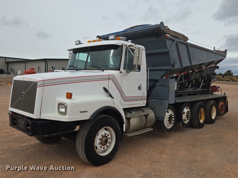 1999 Volvo WG rock slinger - ES2960