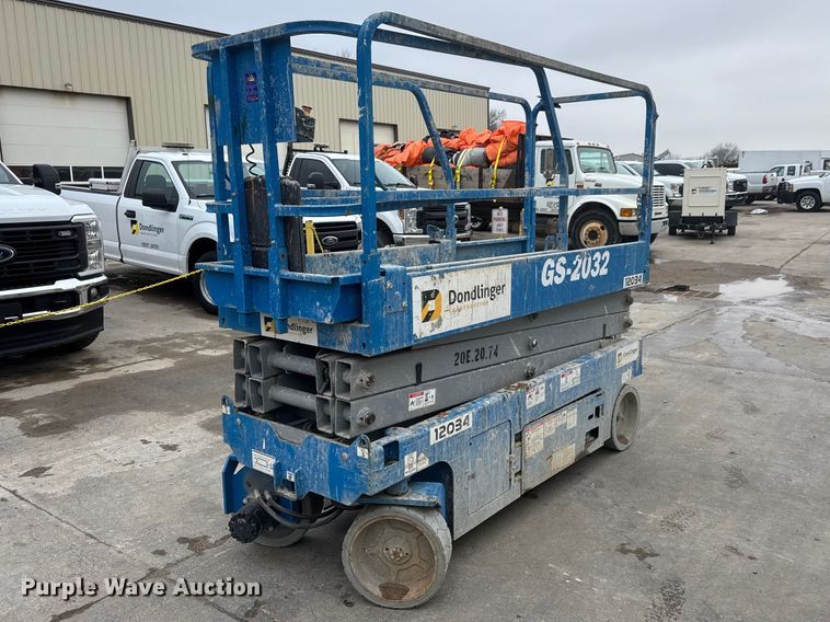 Genie GS-2032 Scissor or Vertical Lift For Sale | Purple Wave Auction