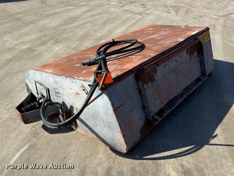 Coneqtec LPB 1800 skid steer sweeper - ET1680