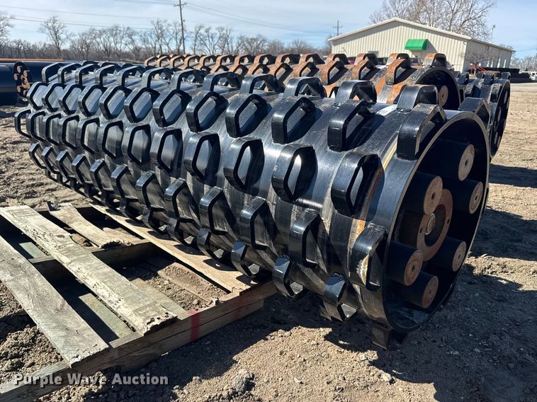 Skid steer pad foot roller - FB0861