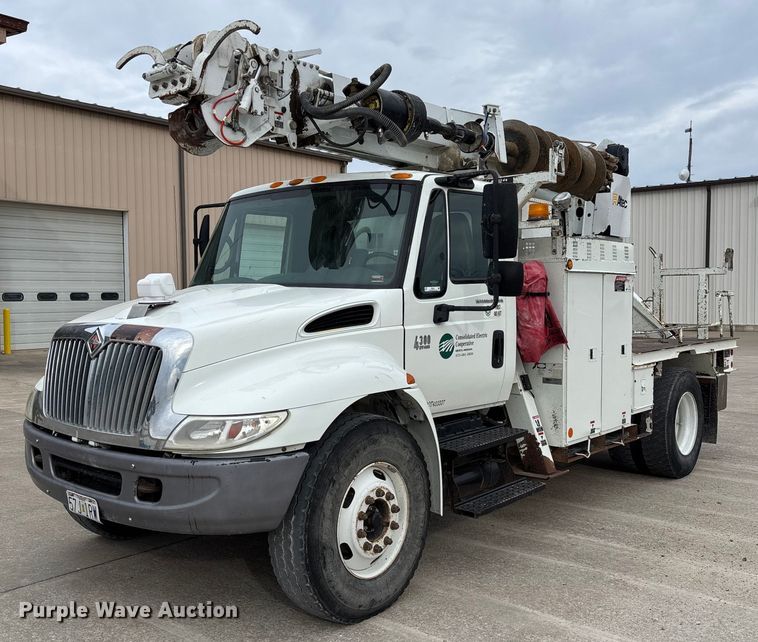 2007 International 4300 digger derrick truck - FB3041