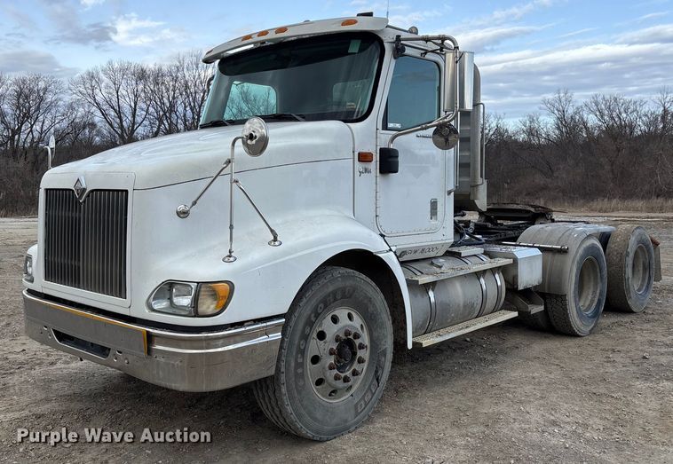 2005 International 9200i semi truck - FB3082