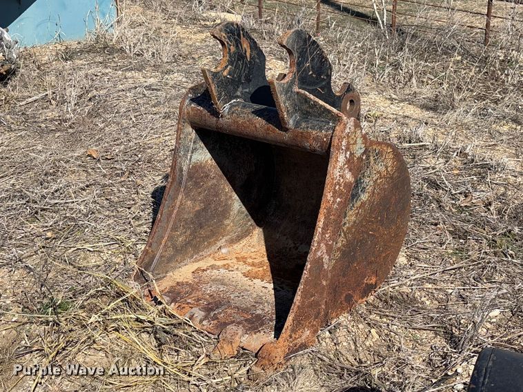 24" W mini excavator bucket - FB3139