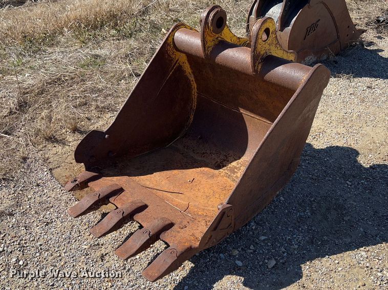 24" W mini excavator bucket - FB3141