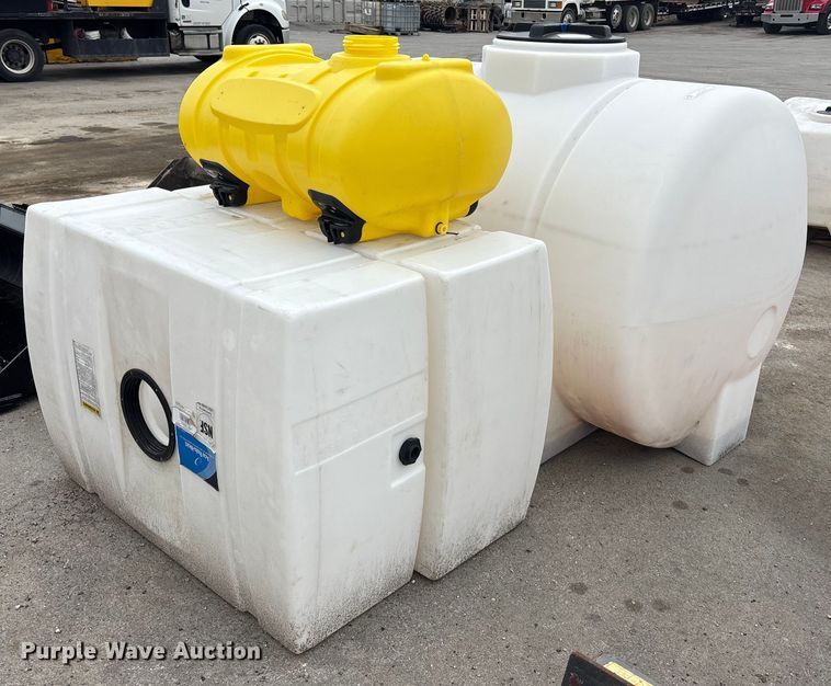 (4) poly tanks - FC1589