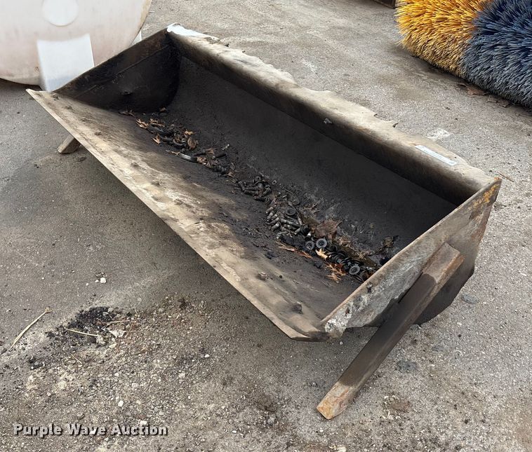 Skidsteer 72" skid steer bucket - FC1596