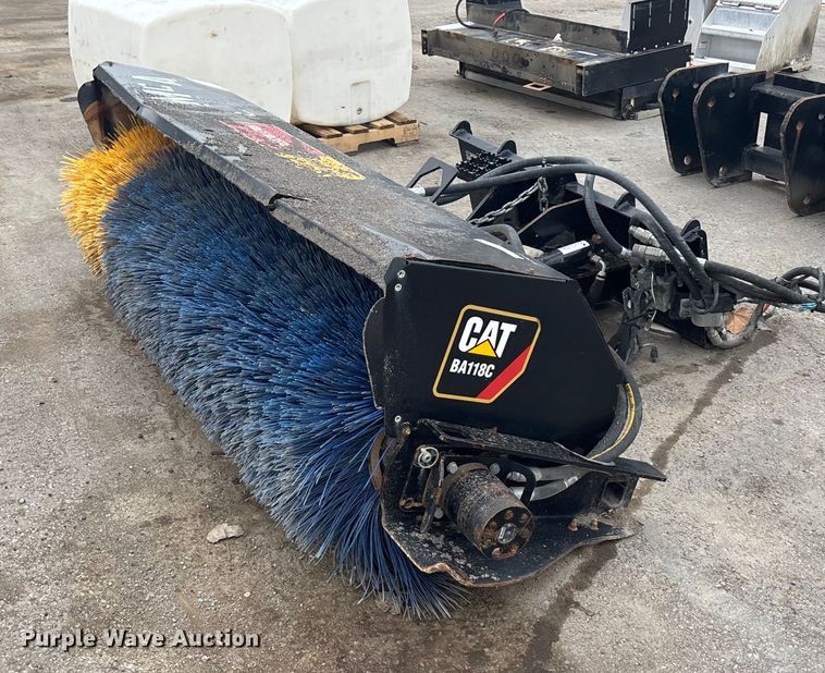 Caterpillar BA118C skid steer broom - FC1597