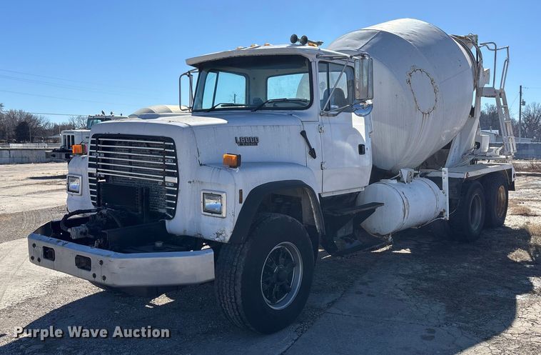 1995 Ford LT8000 ready mix truck - FC1612