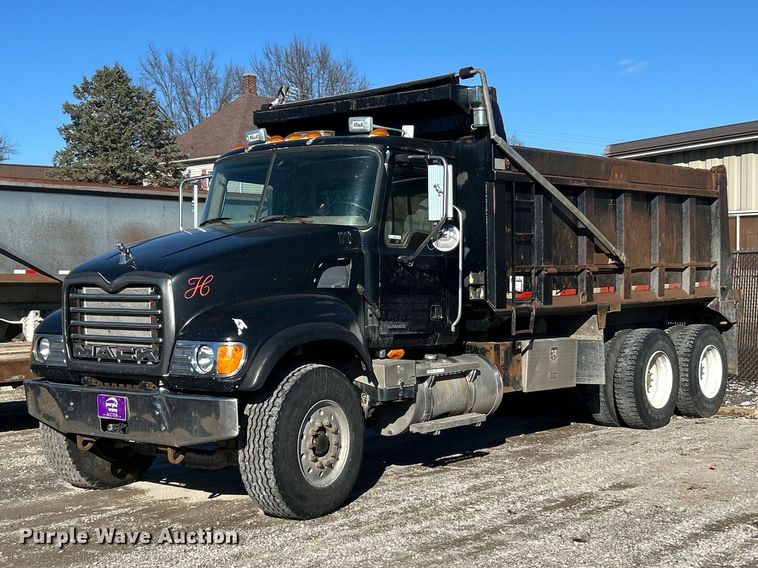 2006 Mack CV713 dump truck - FC5069