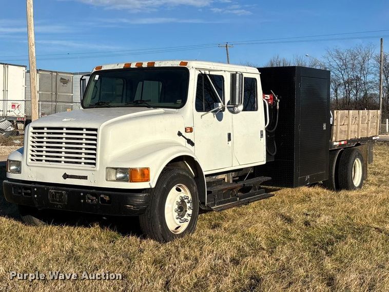 2001 International 4700 flatbed truck - FG0093