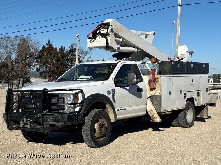 2019 Ford F550 bucket truck - FG0095