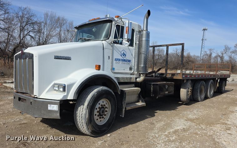 2002 Kenworth T800 flatbed truck - FI0805