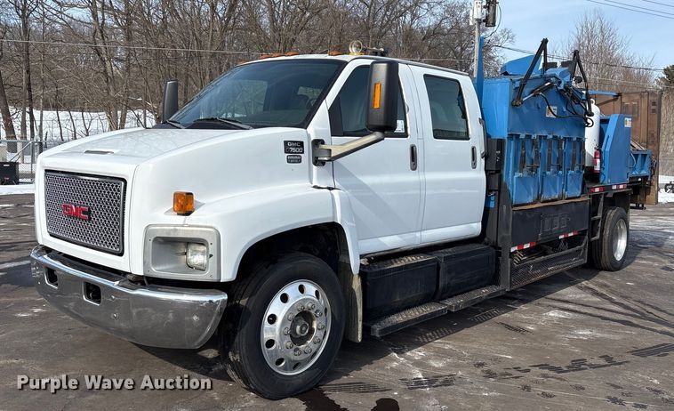 2006 GMC C7500 Crew Cab infrared asphalt heater truck - FK1172
