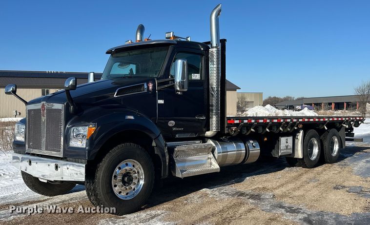 2020 Kenworth T880 flatbed truck - FK1600