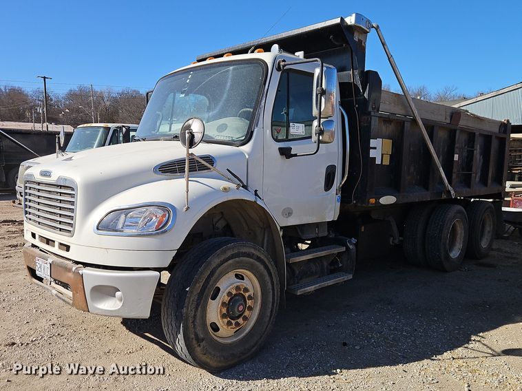2014 Freightliner M2 dump truck - FN5581