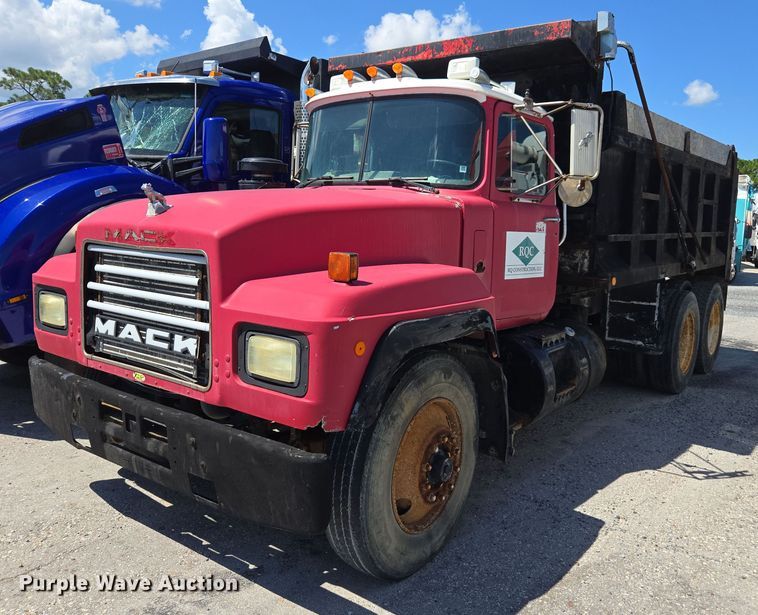 2001 Mack RD688 dump truck - YA1071