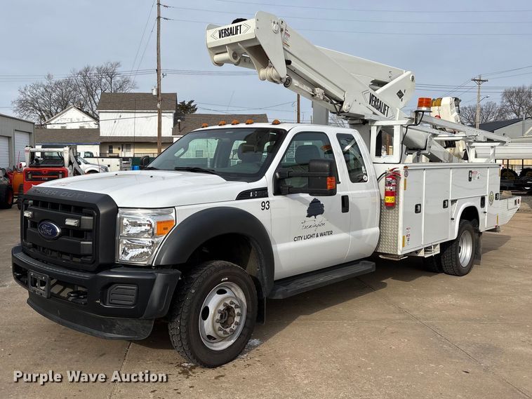 2014 Ford F550 Ext. Cab bucket truck - DT0033