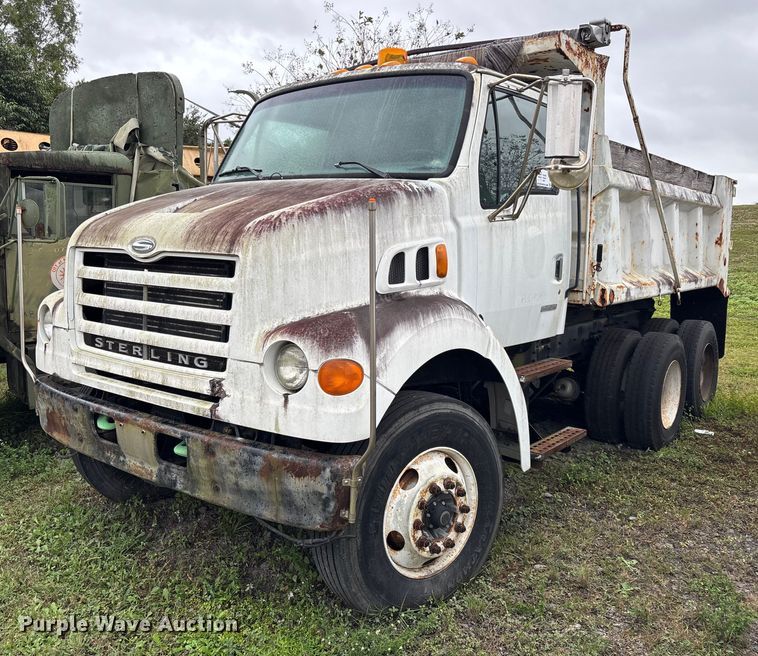 2001 Sterling dump truck - DU2591