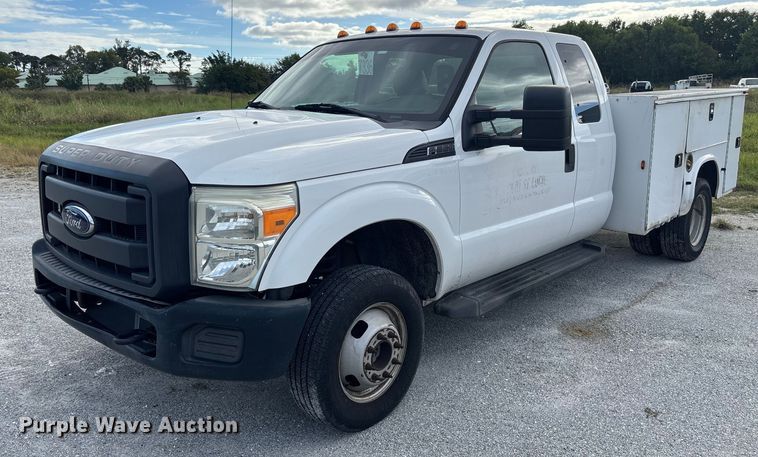 2015 Ford F350 Super Duty XL utility bed pickup truck - DU2628