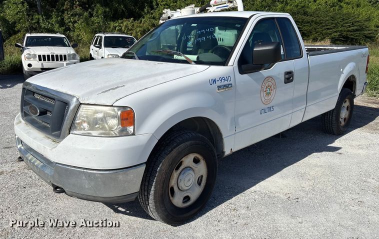 2004 Ford F150 Super Duty XL pickup truck - DU2639
