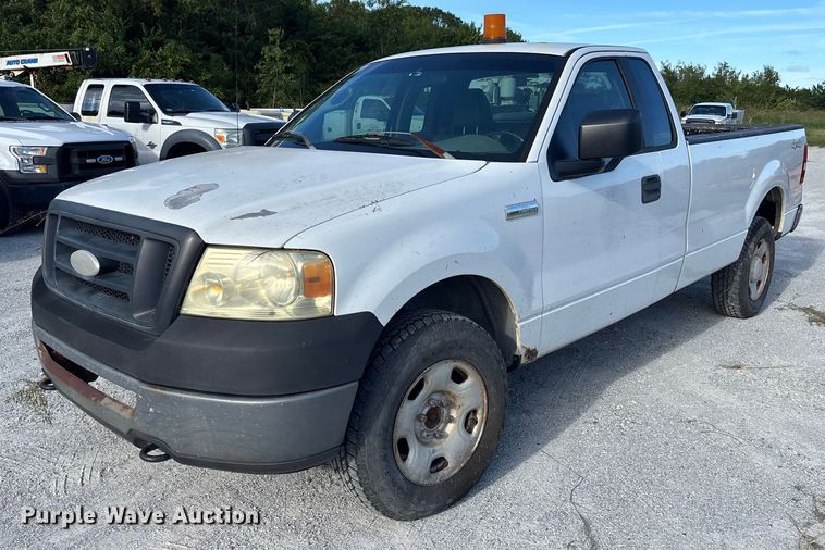 2006 Ford F150 Super Duty XL pickup truck - DU2645