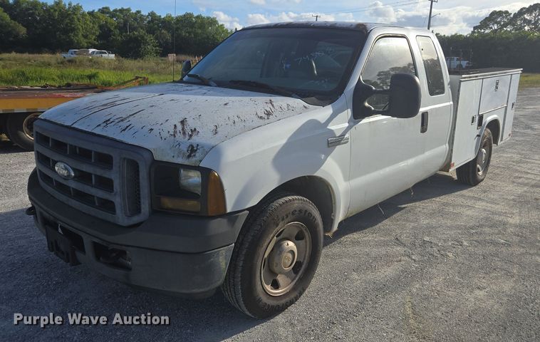 2006 Ford F250 Super Duty XL Ext. Cab utility bed pickup truck - DU2646