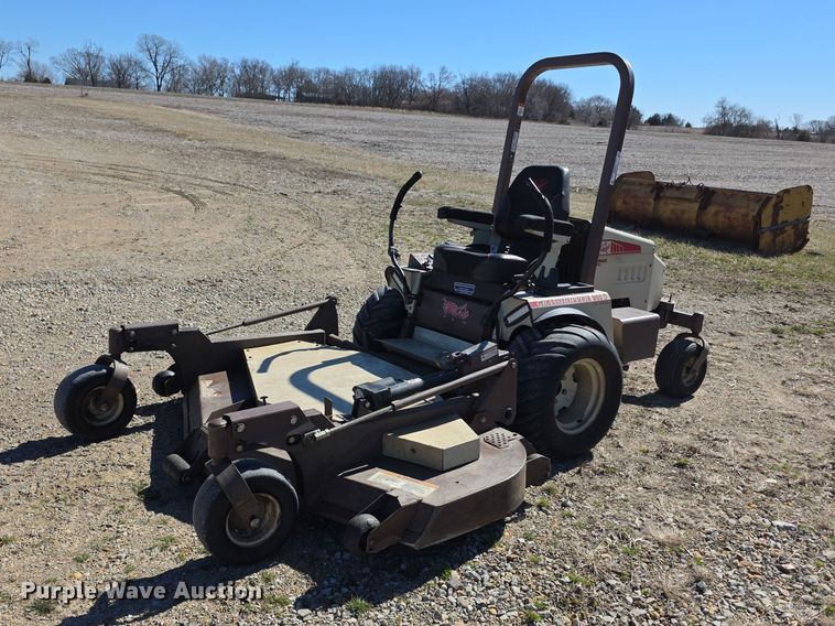 2016 Grasshopper 900D ZTR lawn mower - DZ3962