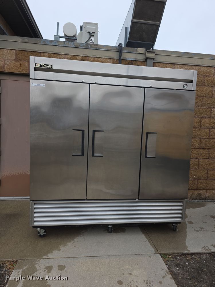 True T72 commercial refrigerator - DZ3969