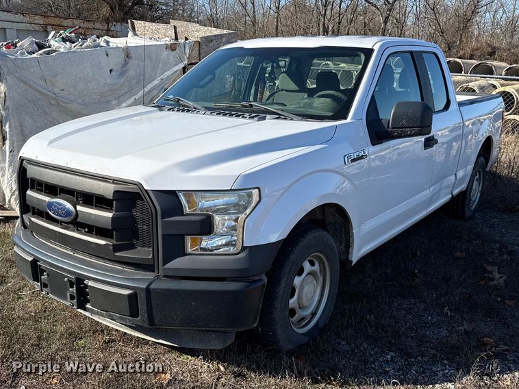 2015 Ford F150 Ext. Cab pickup truck - DZ4382