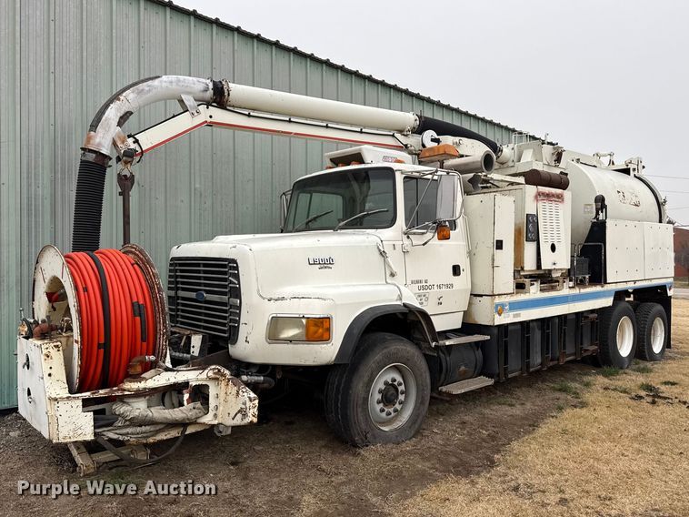 1993 Ford LTS9000 sewer jetter truck - DZ5152