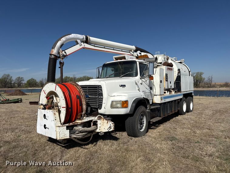 1993 Ford LTS9000 sewer jetter truck - DZ5152