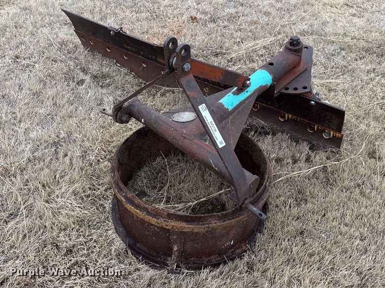 Three point attachments - DZ5156