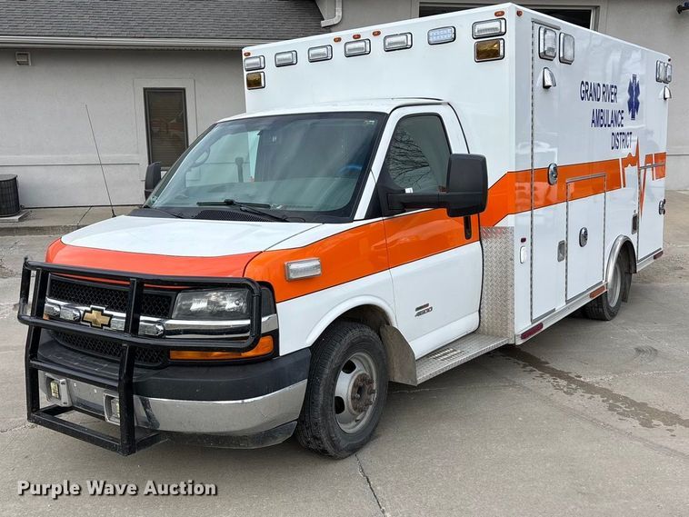 2013 Osage Express G4500 ambulance - EA4461