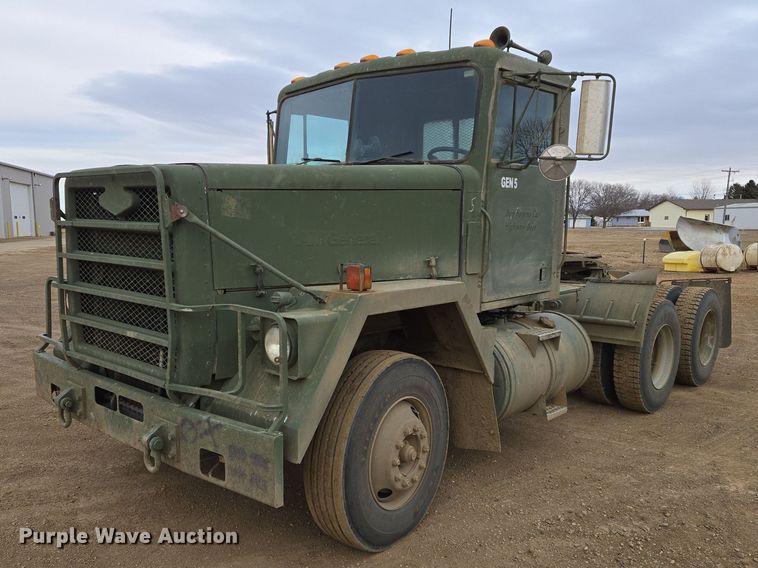 1984 AM General M915A1 semi truck - ES2933