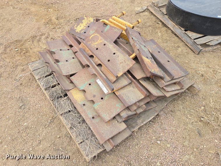 Approximately 39 track pads - ES2944
