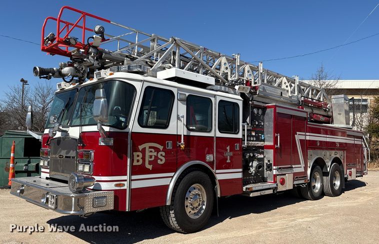 2013 E-one Cyclone ladder fire truck - ES8553