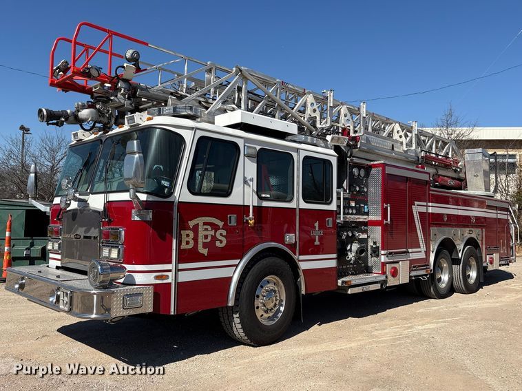 2013 E-one Cyclone ladder fire truck - ES8553