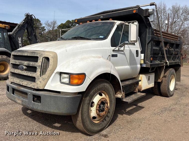 2004 Ford F750 dump truck - ES8592