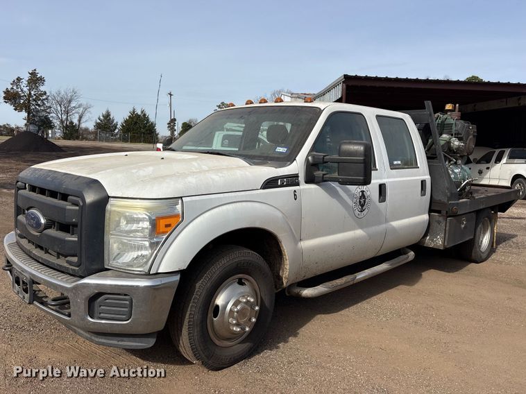 2015 Ford F350 Super Duty Crew Cab flatbed pickup truck - ES8593