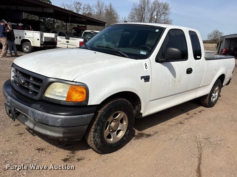 2004 Ford F150 Ext. Cab pickup truck - ES8594