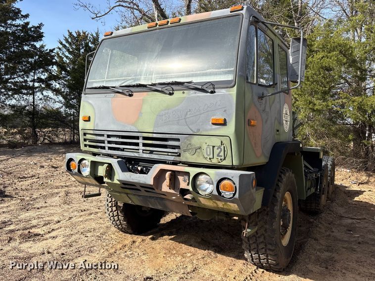 2003 Stewart & Stevenson M1088A1 semi truck - ES8602