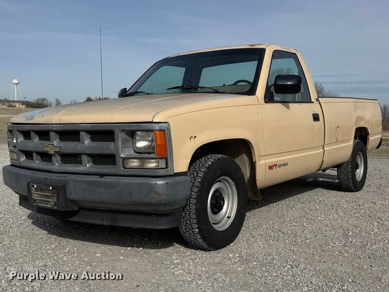 1991 Chevrolet C1500 pickup truck - ET1585
