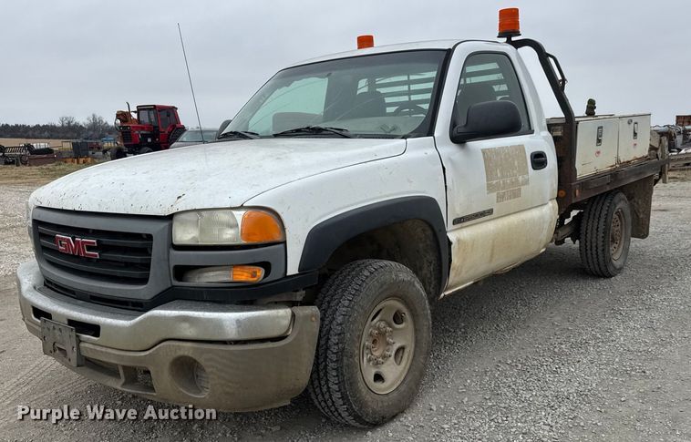2006 GMC Sierra 2500 flatbed pickup truck - ET1600