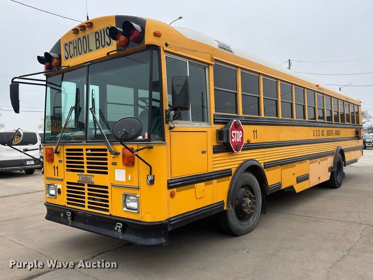 2002 Thomas Built Saf-T-Liner school bus - ET1637