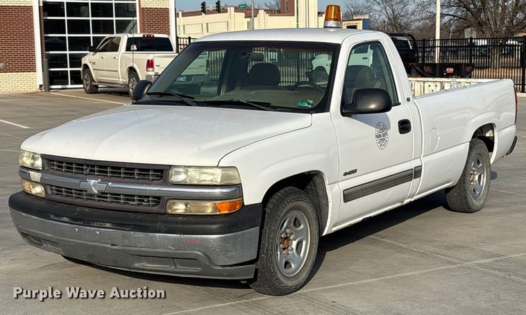 1999 Chevrolet Silverado pickup truck - EV2699