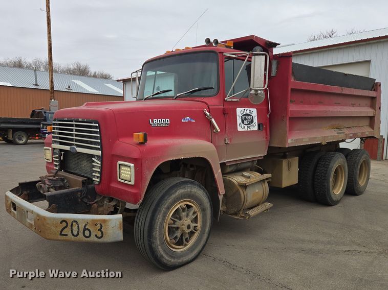 1991 Ford LT8000 dump truck - EV5515