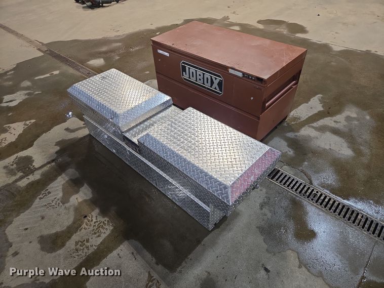 (2) toolboxes - EV5519