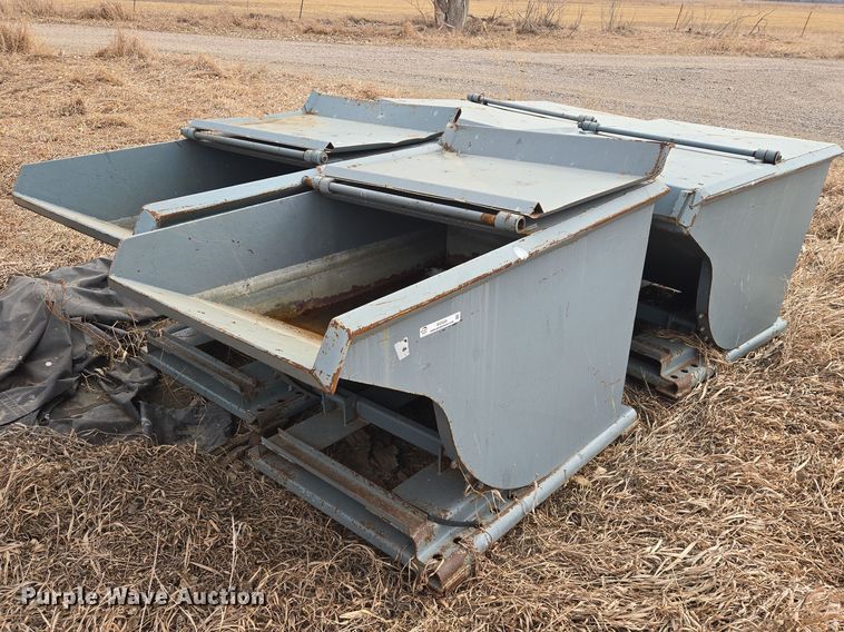 (4) dump hoppers - EV5525