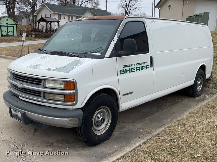 2002 Chevrolet Express 3500 van - FB3155