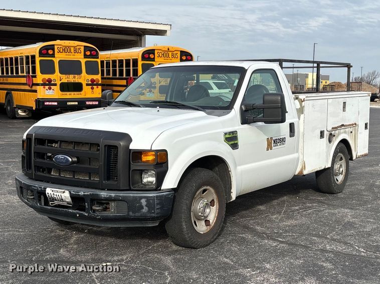 2009 Ford F250 utility bed pickup truck - FG0098